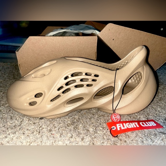 Yeezy foam runner, color: MIST, brand new never worn with box, size 9 main image 4